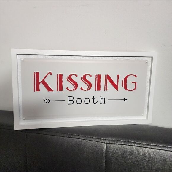 New Valentine's Day "Kissing booth" sign - Picture 1 of 6